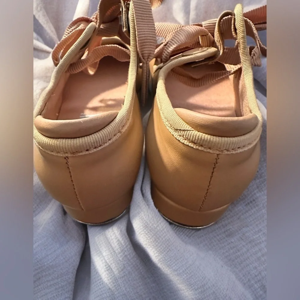 NEW Girl's Annie Tyette Dance Shoe Size Little Girl 8.5 Beige